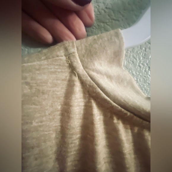 NWT Tan lightweight V Neck Tee size Large - Picture 6 of 8